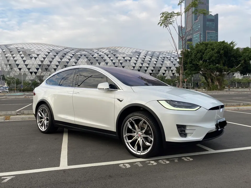 Tesla Model X LR