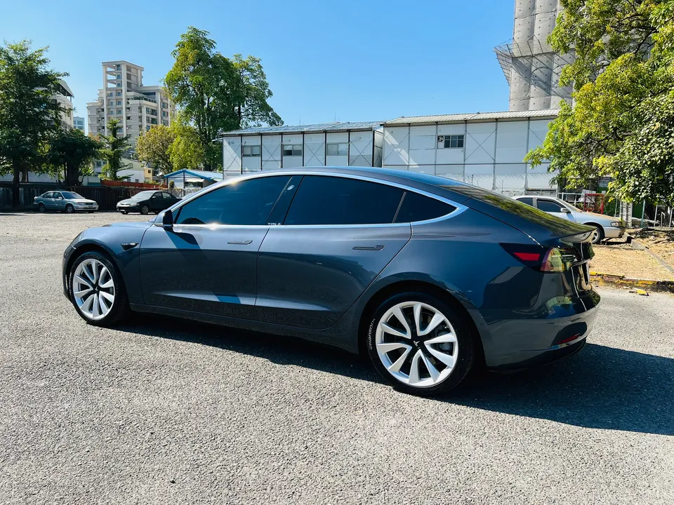 Tesla Model 3 LR