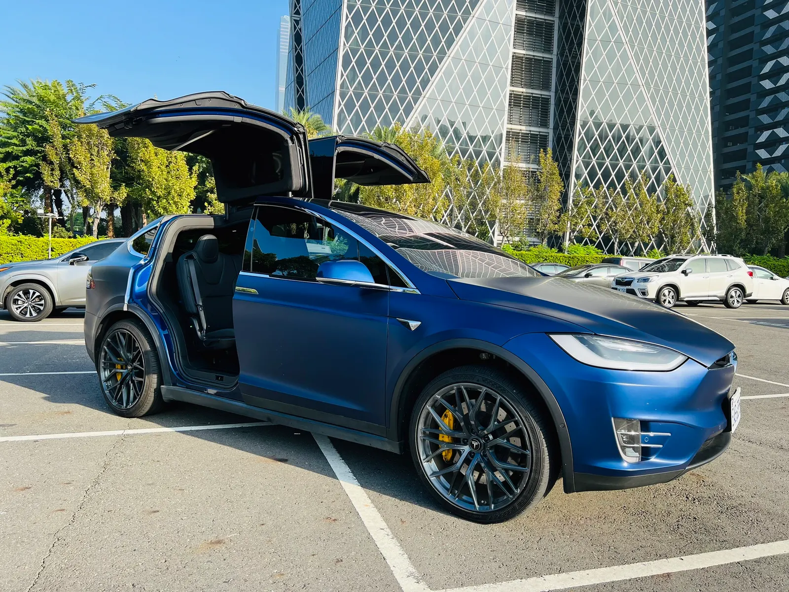 Tesla Model X LR Raven 照片 1