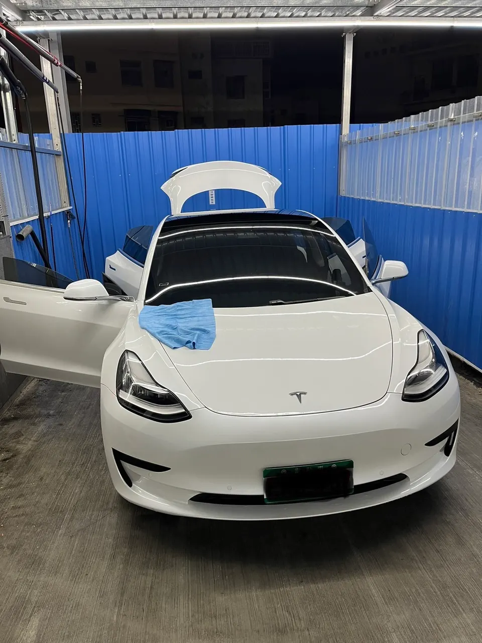 Tesla Model 3 SR+