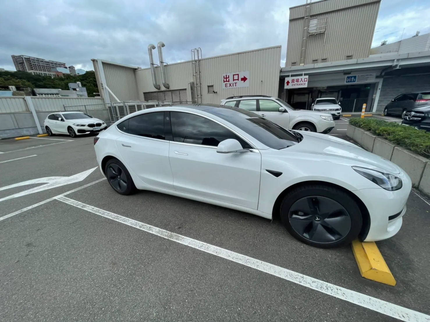 Tesla Model 3 SR+ 照片 1