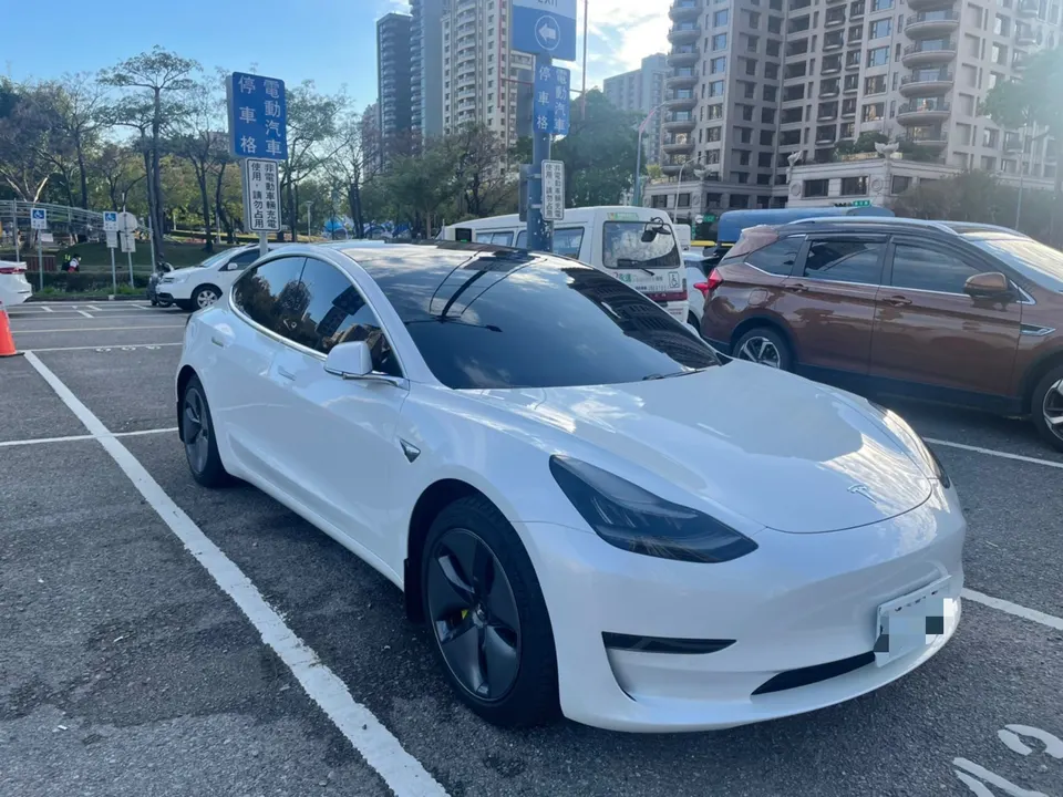 Tesla Model 3 LR
