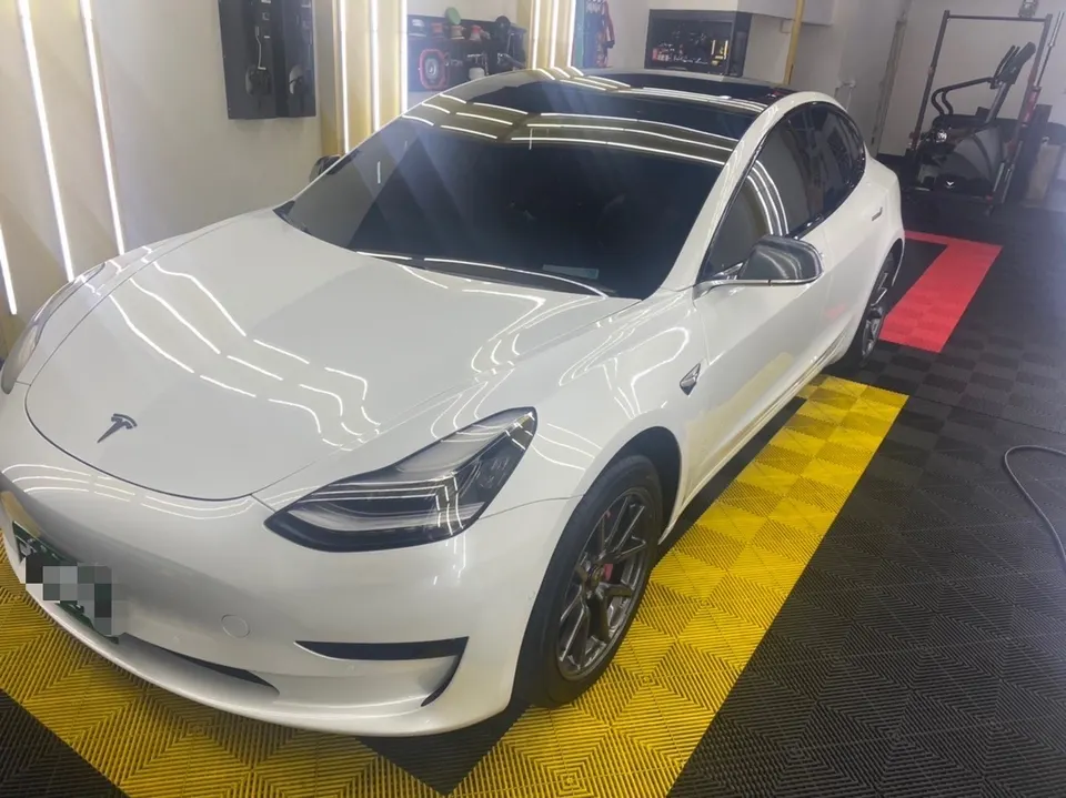 Tesla Model 3 SR+