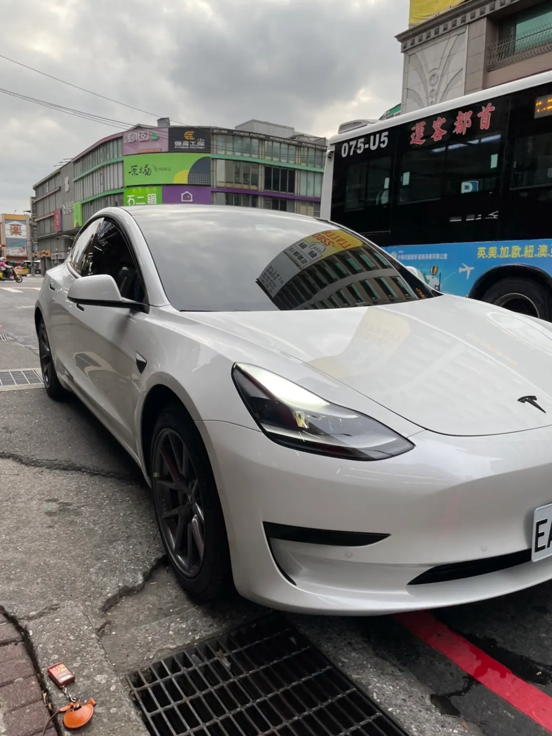 Tesla Model 3 SR+ 照片 1