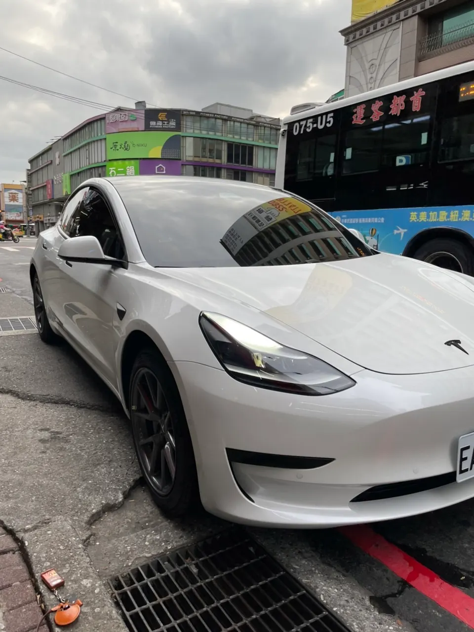 Tesla Model 3 SR+