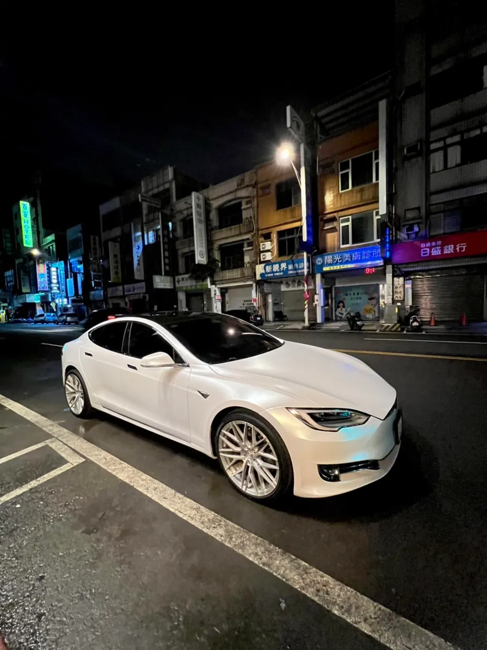 Tesla Model S 75