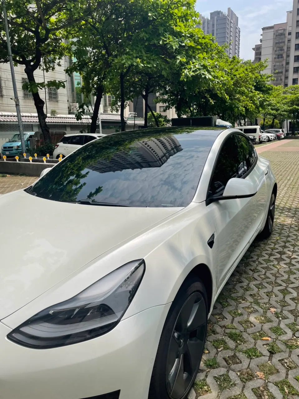 Tesla Model 3 SR+