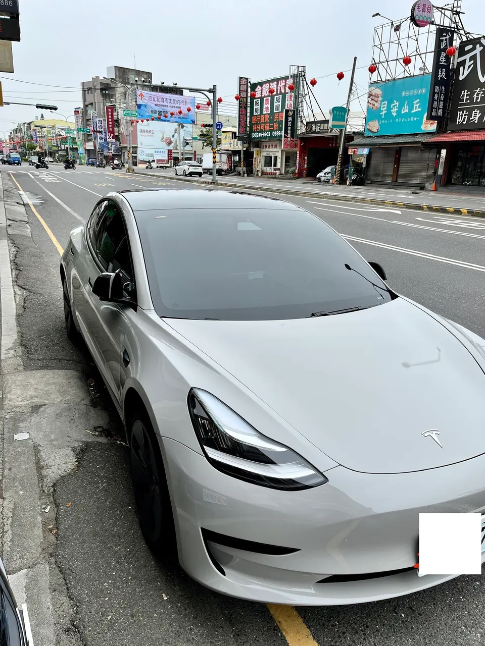 Tesla Model 3 SR+