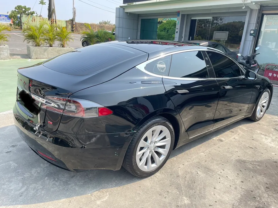 Tesla Model S 75