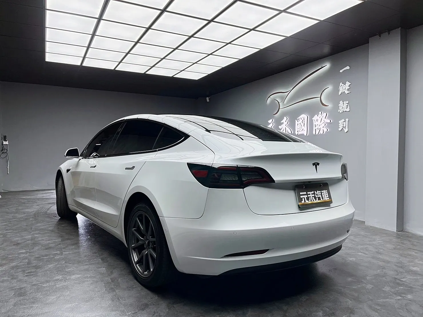 Tesla Model 3 SR+ 照片 1