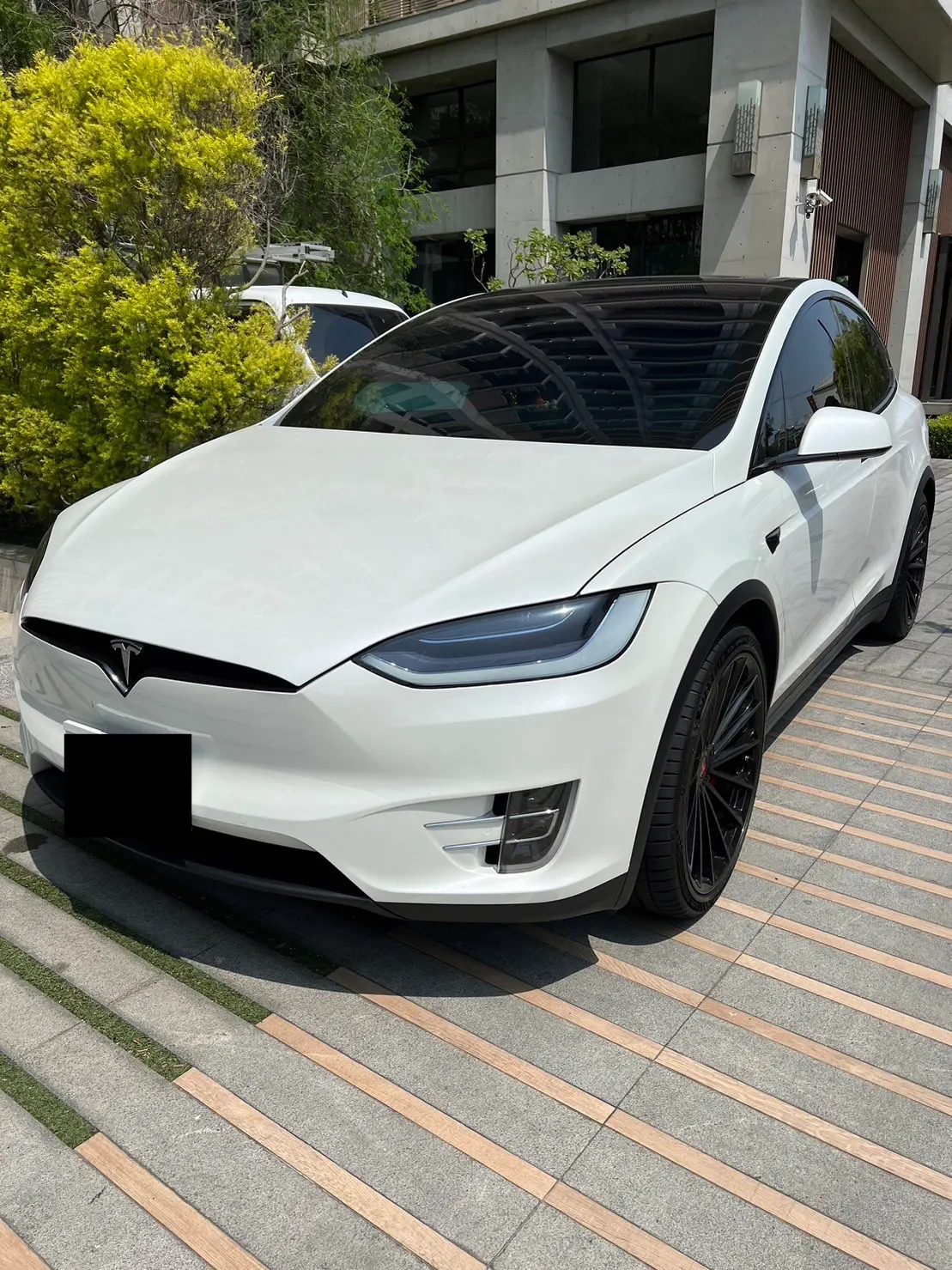 Tesla Model X LR 照片 1
