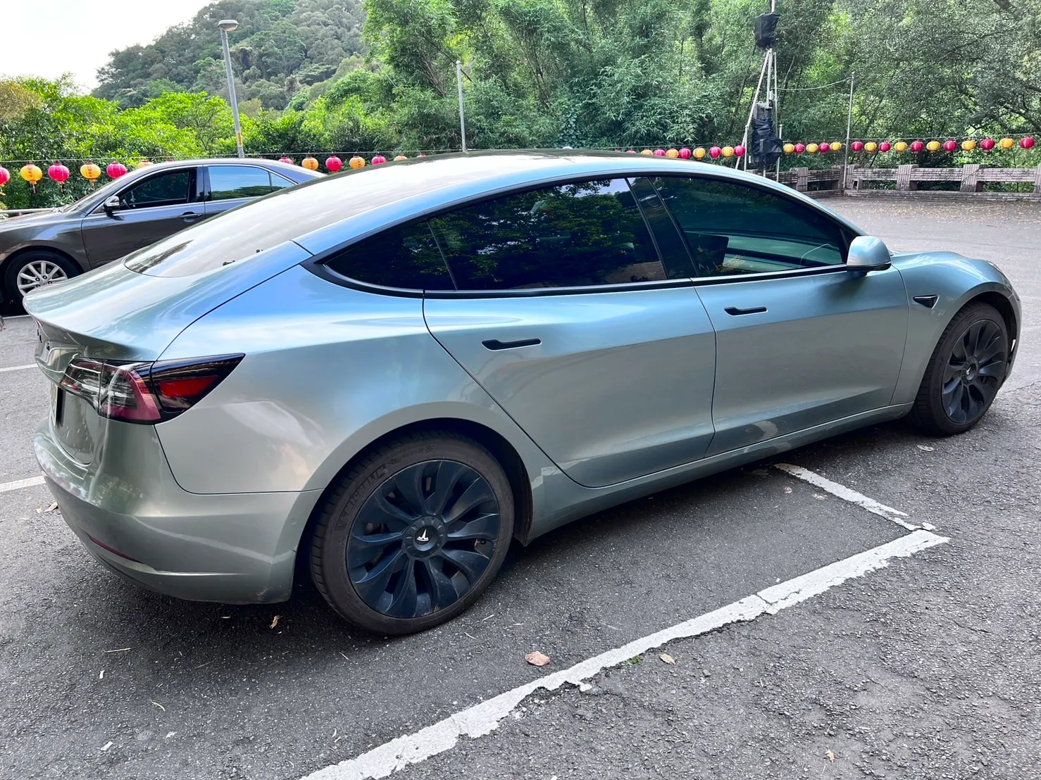 Tesla Model 3 LFP 照片 1