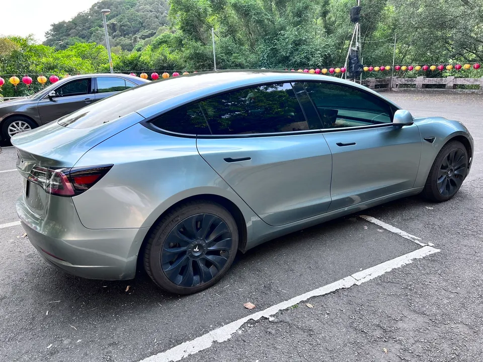 Tesla Model 3 LFP