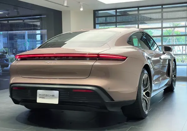 Porsche Taycan RWD