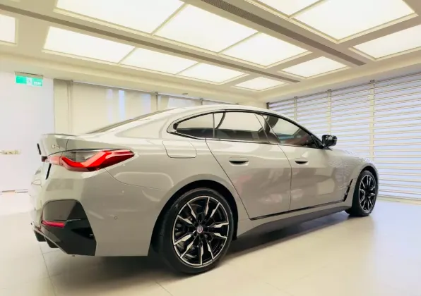 BMW i4 M50 照片 1