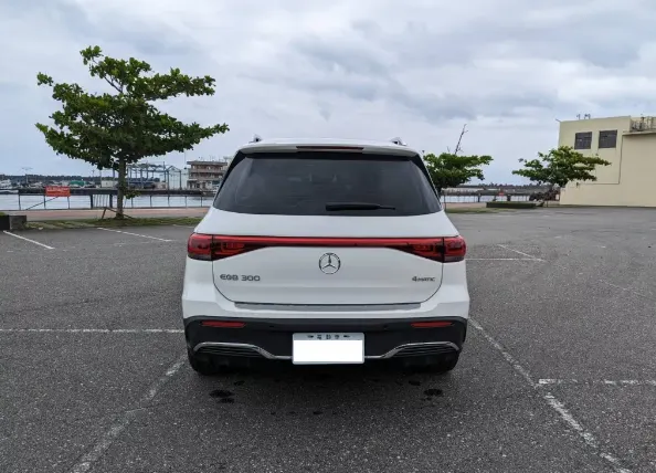 Mercedes-Benz EQB300 照片 1