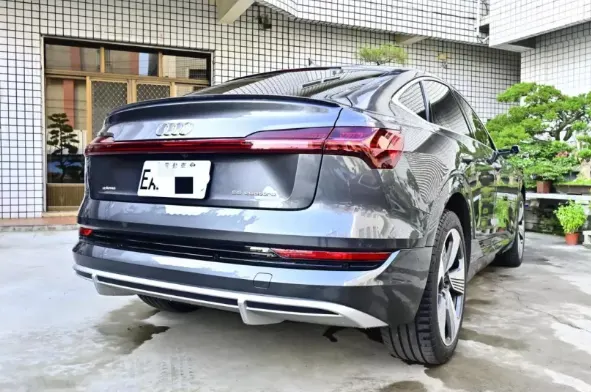 Audi e-tron 55 quattro 照片 1
