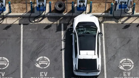 美國電動車均價半年來首漲 車廠折扣縮手