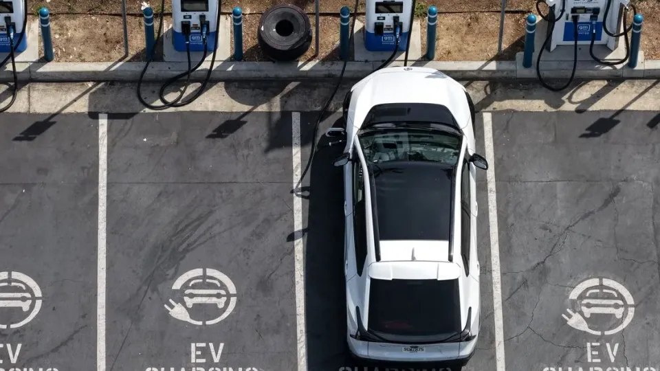 美國電動車均價半年來首漲 車廠折扣縮手