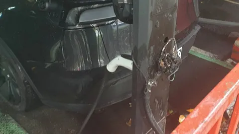 北市停車場充電樁起火 消防10分鐘撲滅無人傷