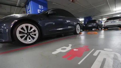 開寵物模式把幼童留車內 交通部:危險且違法